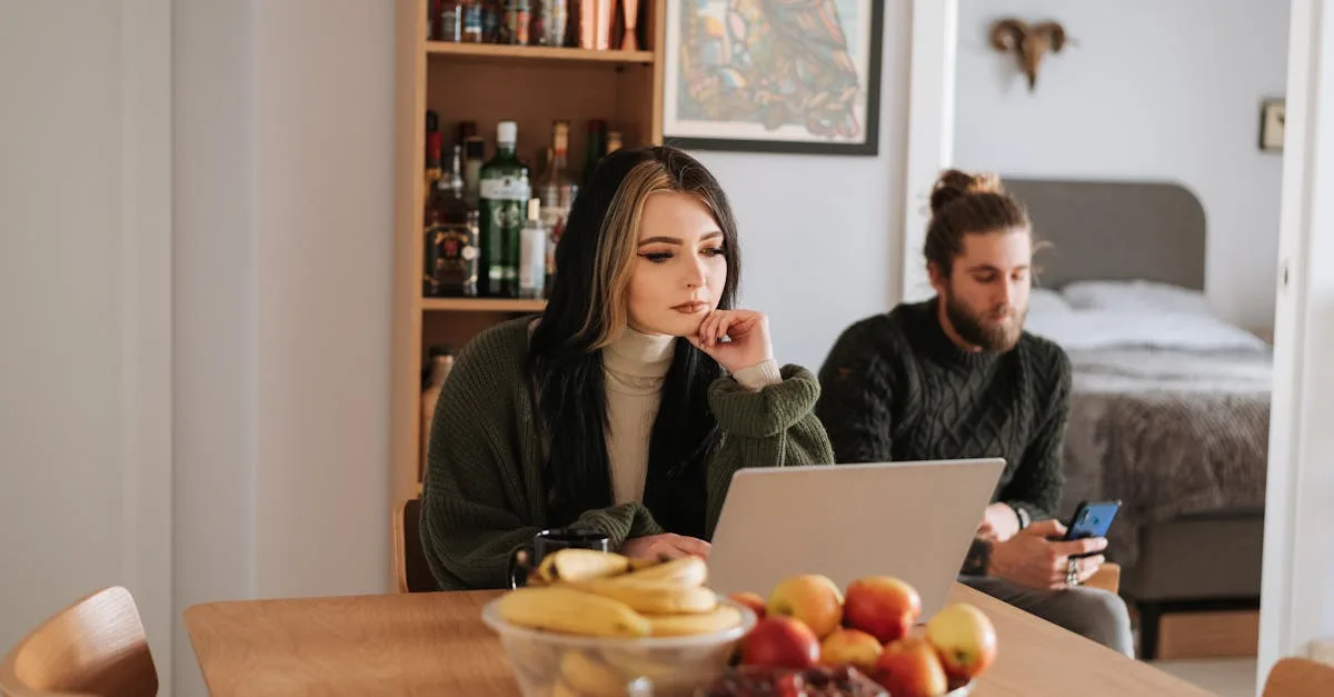 découvrez comment reconnaître et éviter les arnaques en ligne avec nos conseils experts pour protéger vos données et votre argent.