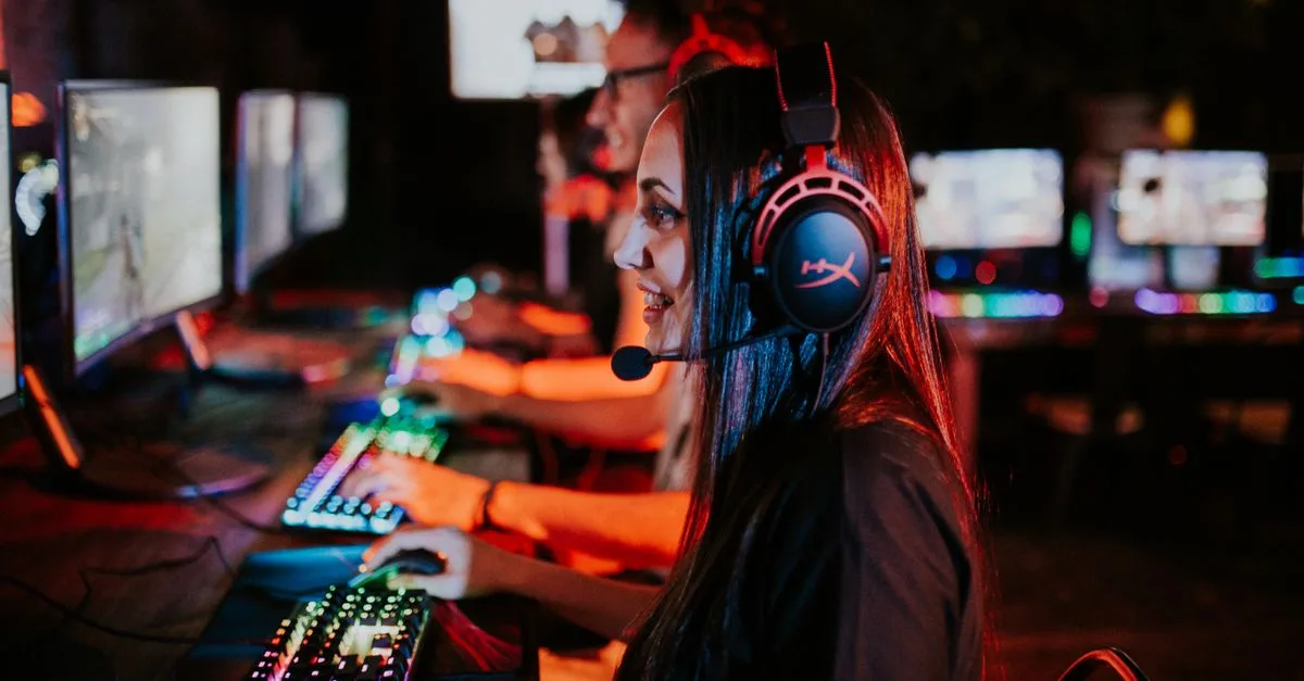 découvrez nos casques gaming offrant un son immersif, un confort optimal et un micro de qualité pour une expérience de jeu inégalée.